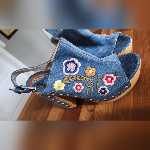 Brand New, Never Worn. Wishbone Embroidered Denim Platform Sandals. - Picture 5 of 15